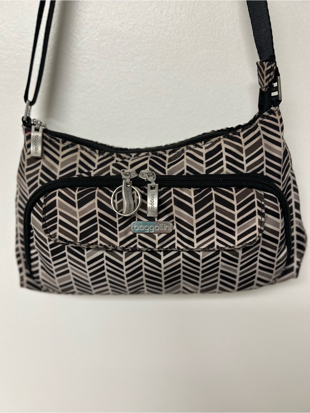 Baggallini Black & Taupe Chevron Crossbody Shoulder Bag